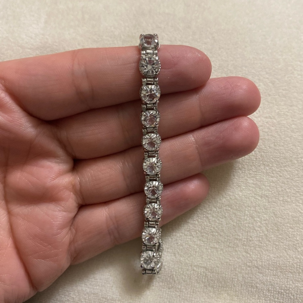 Elegant Silver Bracelet with Clear Stones